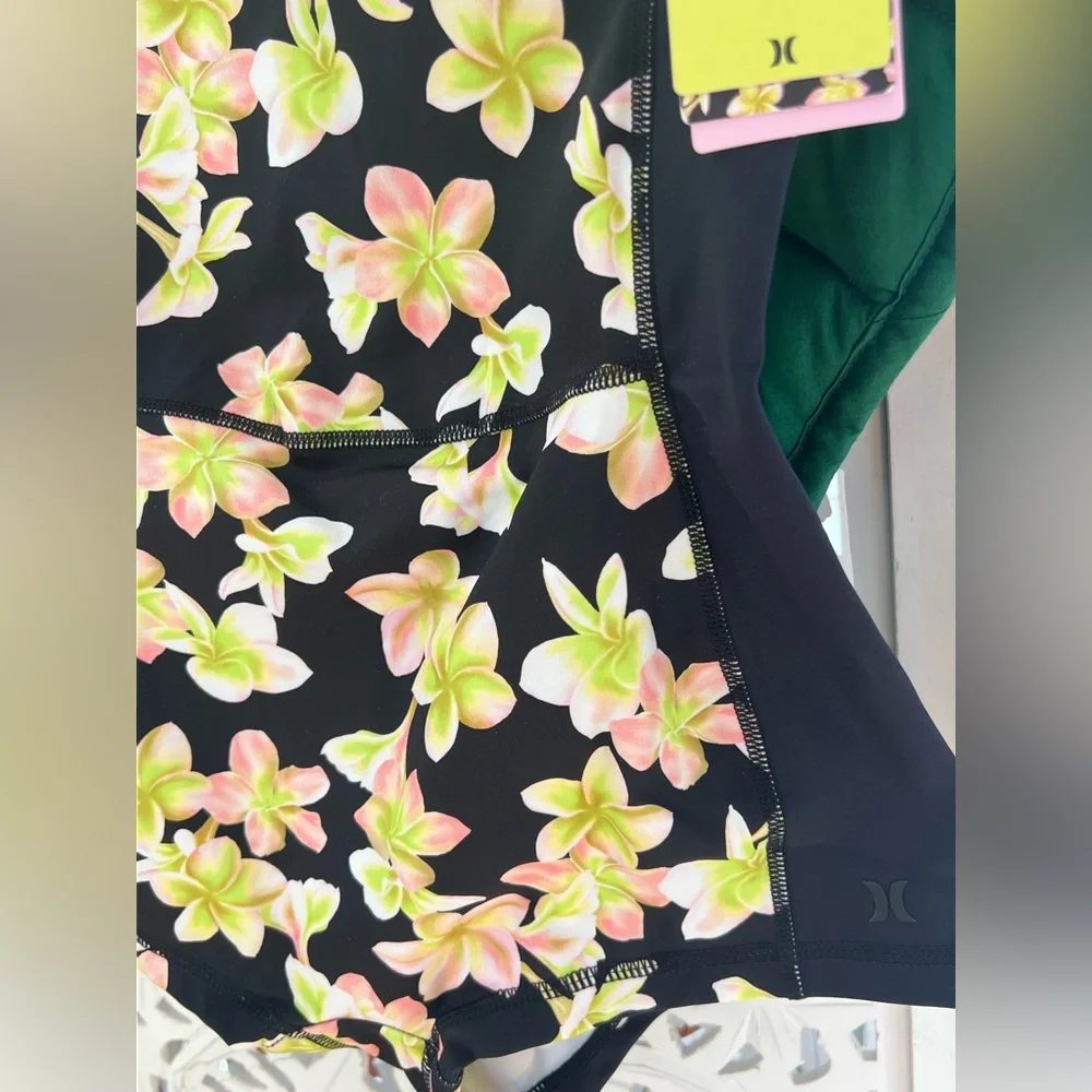 NWT Hurley X Carissa Moore collab. Plumeria long sleeve one piece surf suit. Blk - Picture 2 of 5